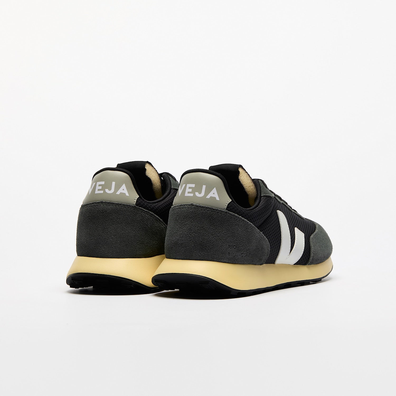 veja sneakers rio-branco-ii mesh black ro1803870 back view