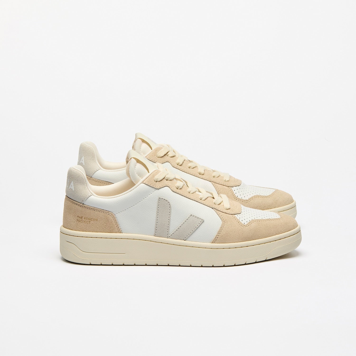 veja sneakers v-82-grained leather white natural almond ve3321696 Lateral view