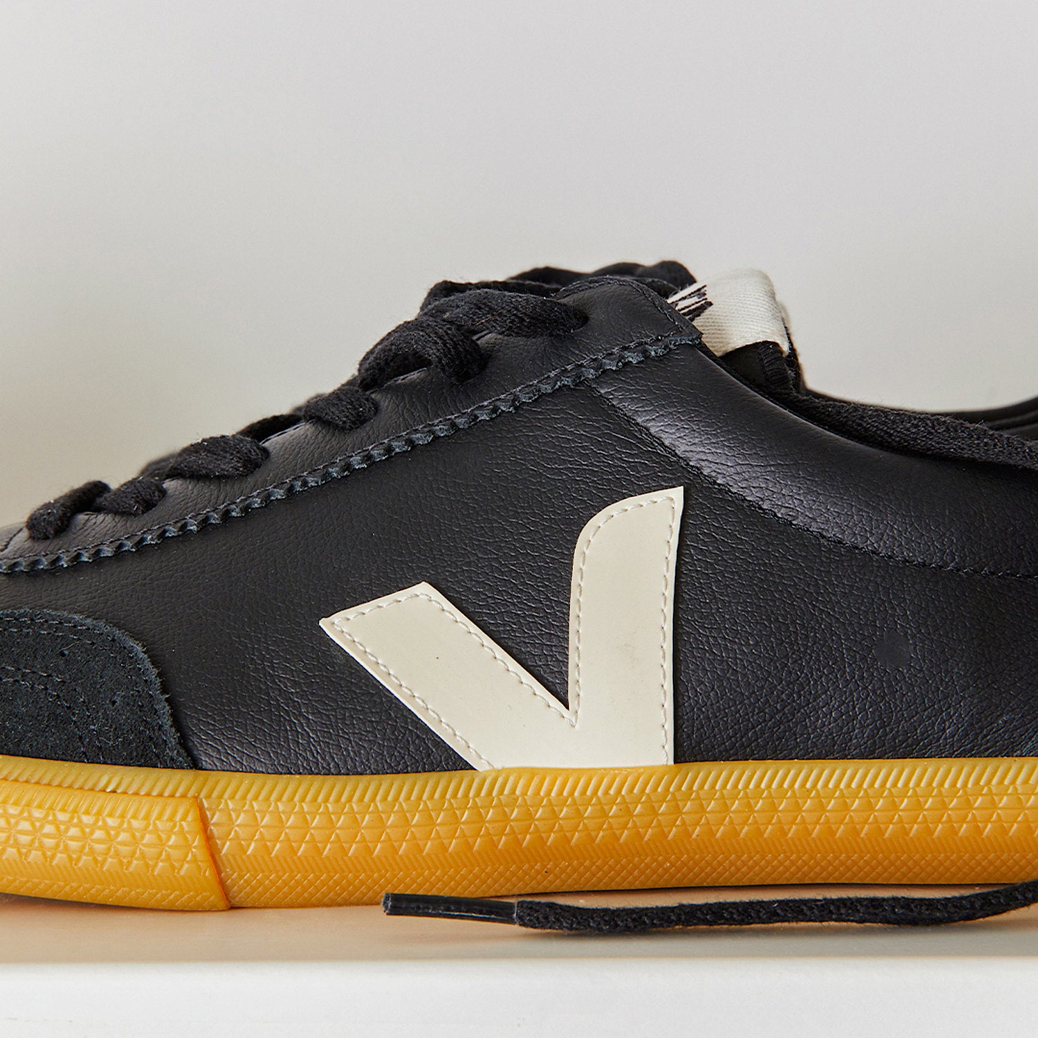 veja sneakers volley organic-leather black vo2020510