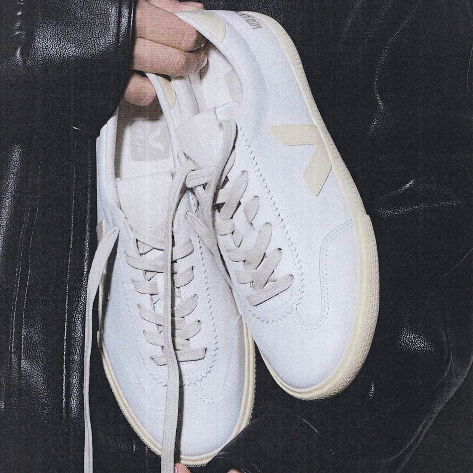 veja sneakers volley signature-leather white calcaire yp2021573 Lateral view